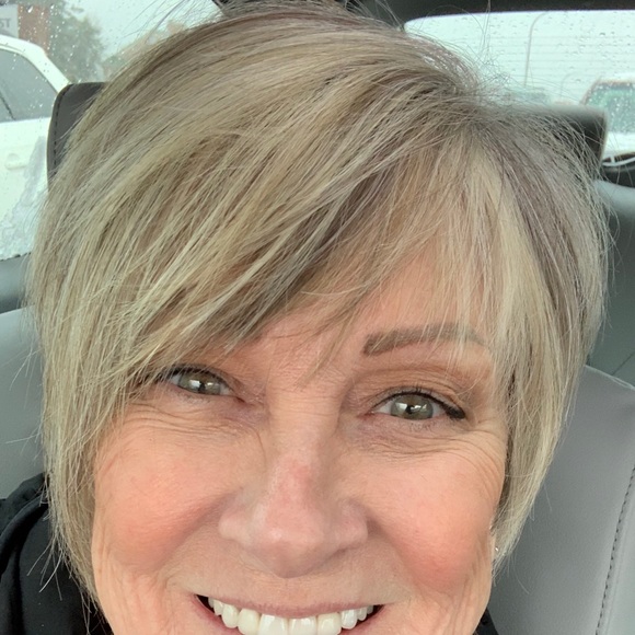 Meet your Posher, Cathy - Picture 1 of 3